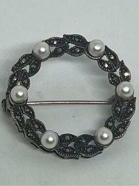 Vintage Sterling Silver Marcasite & Pearl Brooch